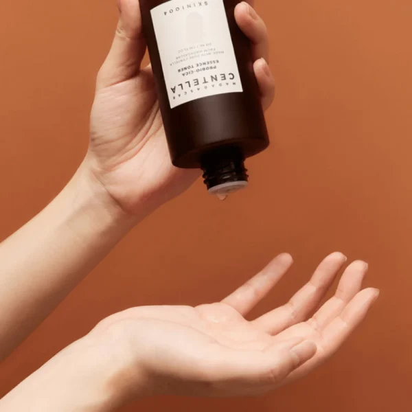 SKIN1004 MADAGASCAR CENTELLA PROBIO-CICA ESSENCE TONER - TONICO - Imagen 3