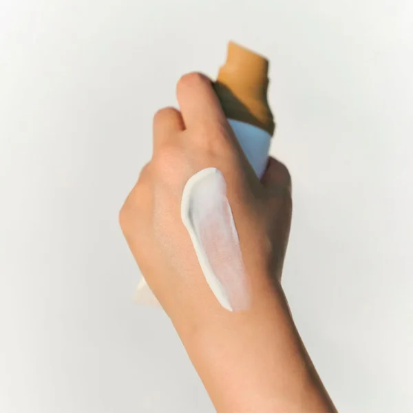 SKIN1004 MADAGASCAR CENTELLA AIR-FIT SUNCREAM LIGHT SPF30 PA++++- PROTECTOR SOLAR FISICO - Imagen 3