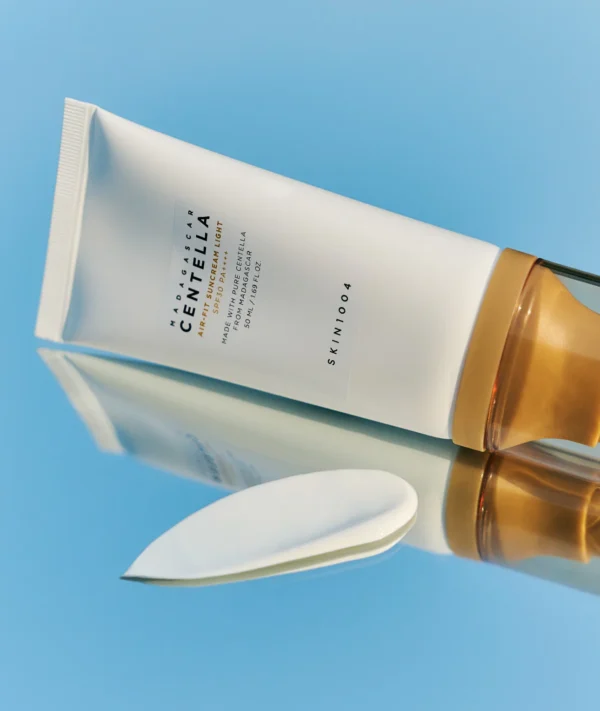 SKIN1004 MADAGASCAR CENTELLA AIR-FIT SUNCREAM LIGHT SPF30 PA++++- PROTECTOR SOLAR FISICO - Imagen 4
