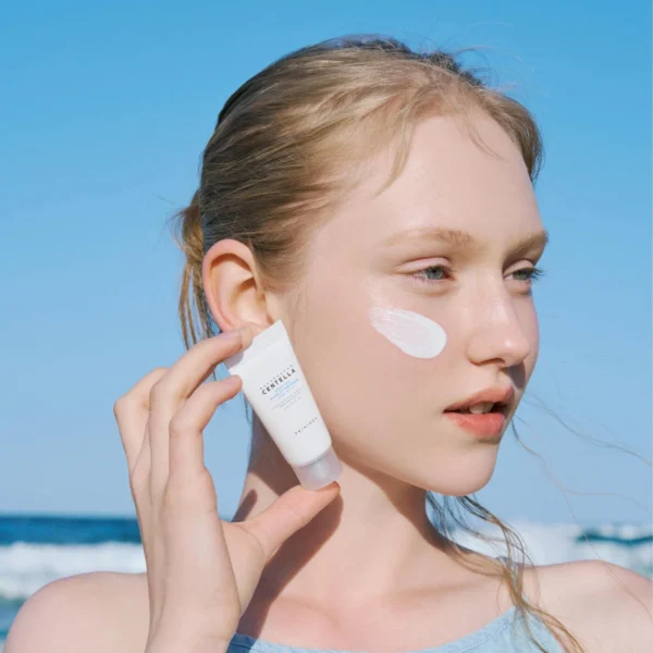 SKIN 1004 MADAGASCAR CENTELLA HYALU-CICA WATER-FIT SUN SERUM TWIN PACK-PROTECTOR SOLAR - Imagen 3
