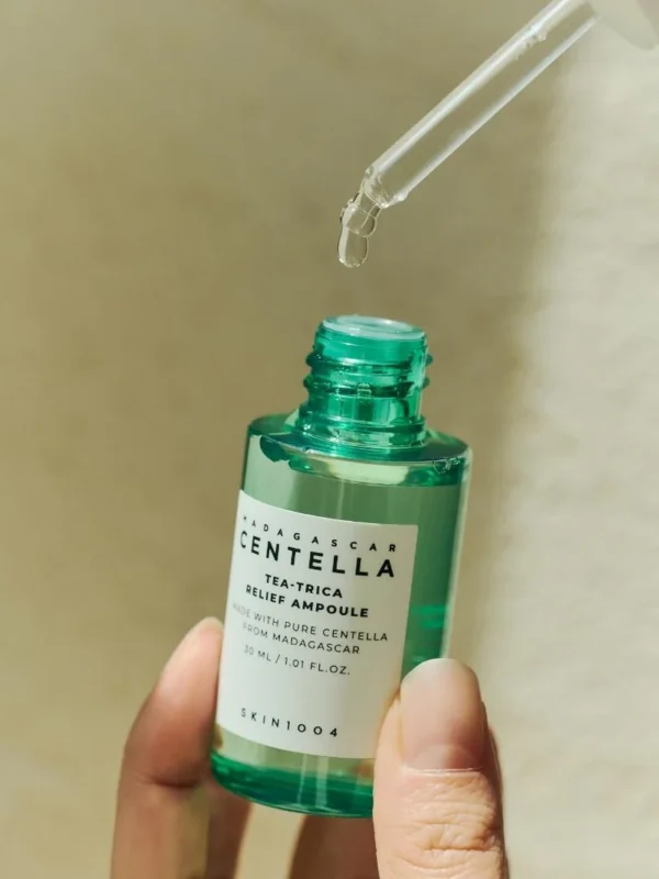 SKIN1004 MADAGASCAR CENTELLA TEA-TRICA RELIEF AMPOULE 30ML - AMPOLLA CON TEA-TRICA. - Imagen 4