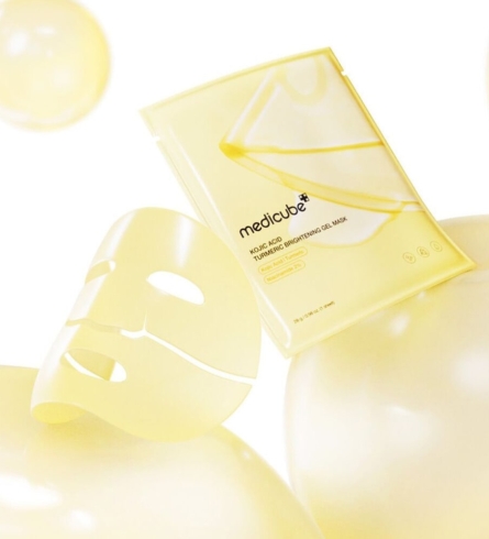 medicube-kojic-acid-turmeric-brightening-gel-mask-3-min